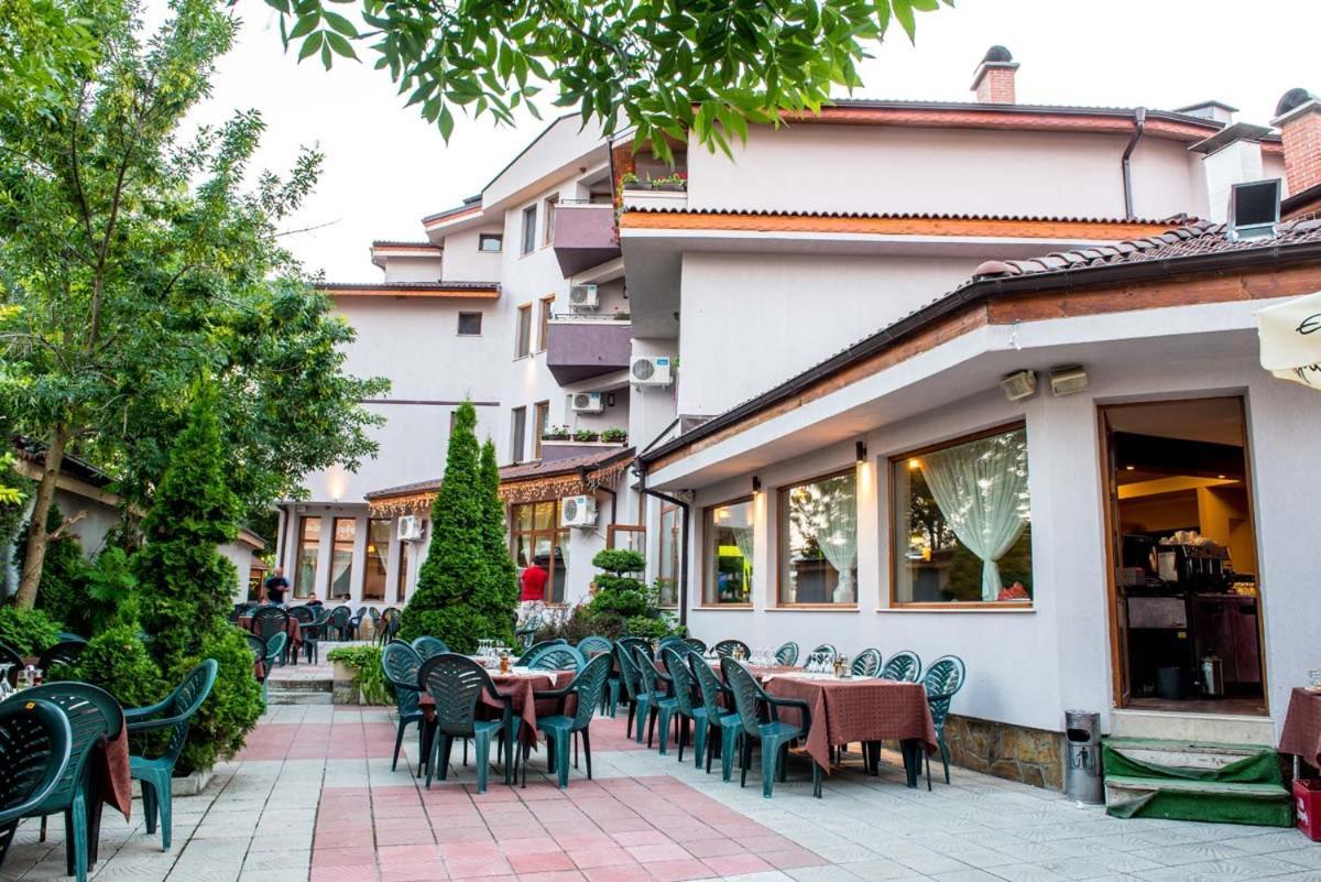 Семеен Хотел Аризона Pavel Banya Exterior foto